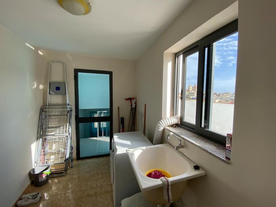 May Flower: Modern Flat Close To Airport/Bus Stops Tarxien Exterior photo